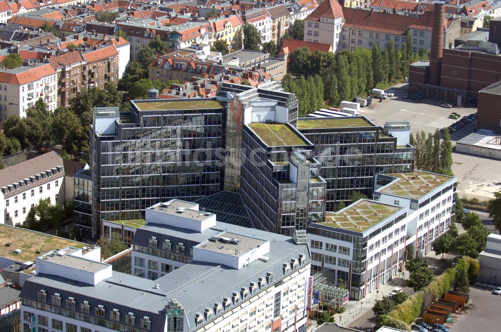 Berlin aus der Vogelperspektive: Blick auf Gebäudekomplex in Berlin-Neukölln