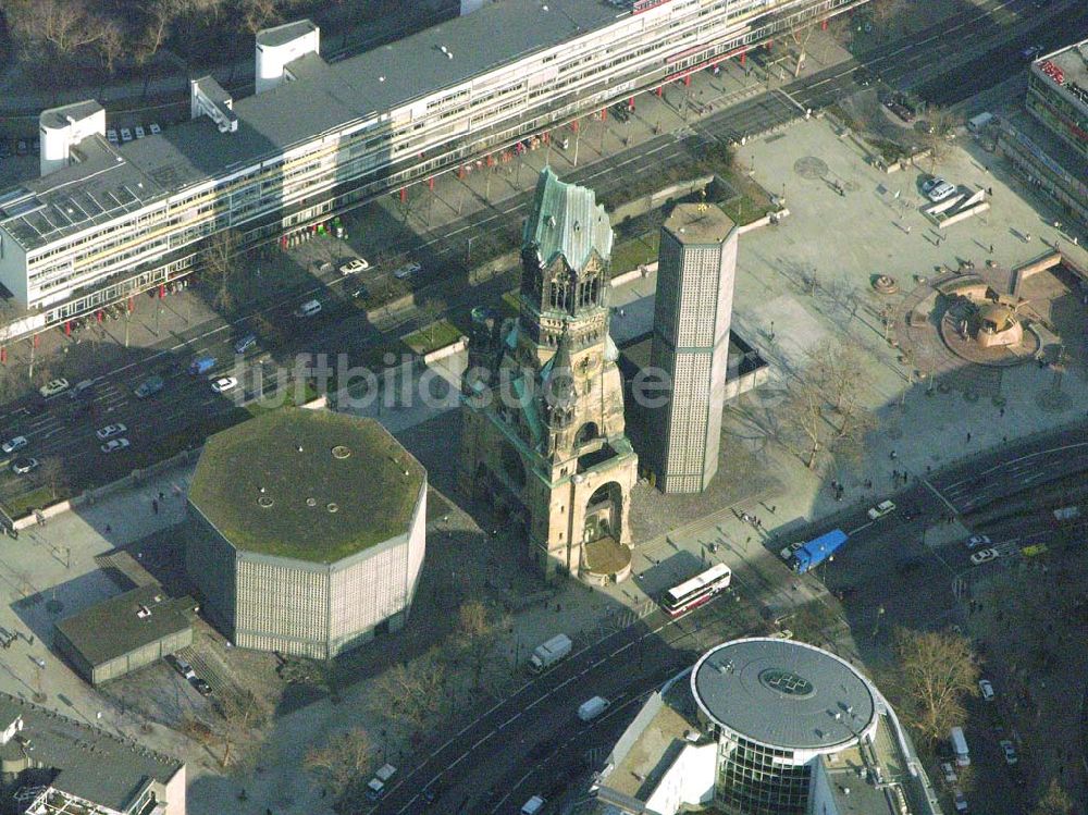 Berlin aus der Vogelperspektive: Blick auf die Gedächtniskirche in Berlin Charlottenburg