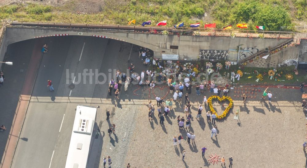 Luftbild Duisburg - Blick auf Gedenkfeier zum zweiten Jahrestag der Loveparade-Katastrophe in Duisburg