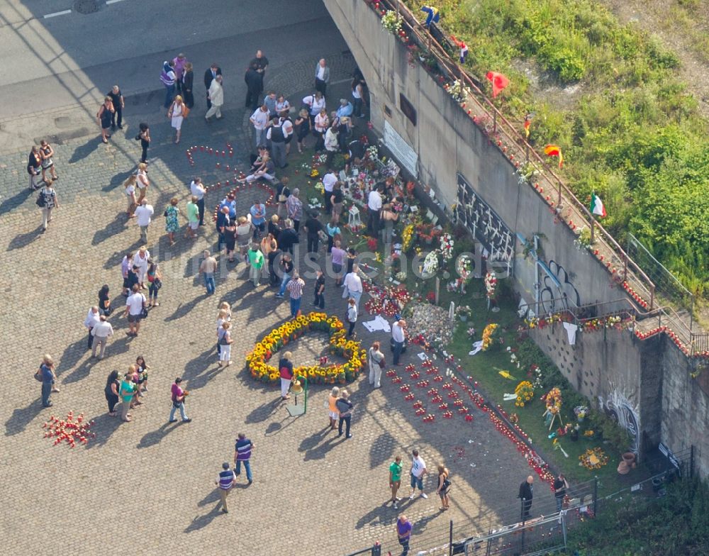 Duisburg von oben - Blick auf Gedenkfeier zum zweiten Jahrestag der Loveparade-Katastrophe in Duisburg