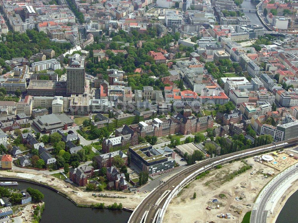 Luftaufnahme Berlin - Blick auf das Gelände der Berliner Charite in Berlin-Mitte