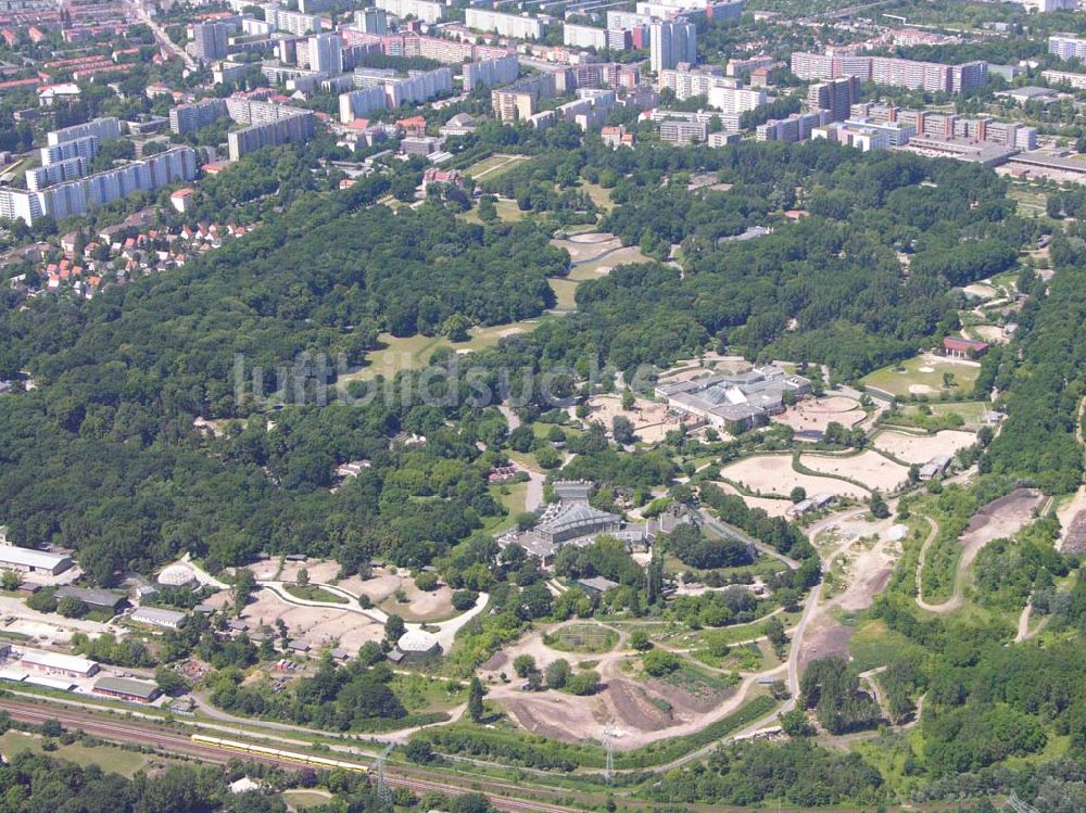 Luftbild Berlin - 20.06.2005 Blick auf das Gelände des Berliner Tierparkes in Berlin - Lichtenberg