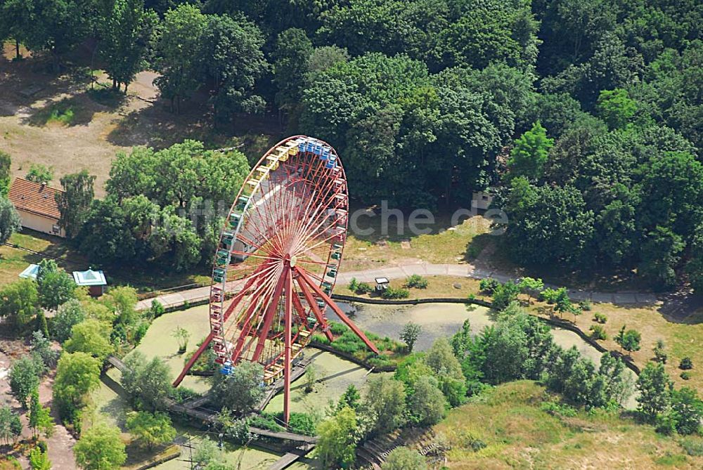 Luftbild Berlin - Blick auf das Gelände des ehem. Spreeparks (Kulturpark Plänterwald) in Treptow-Köpenick