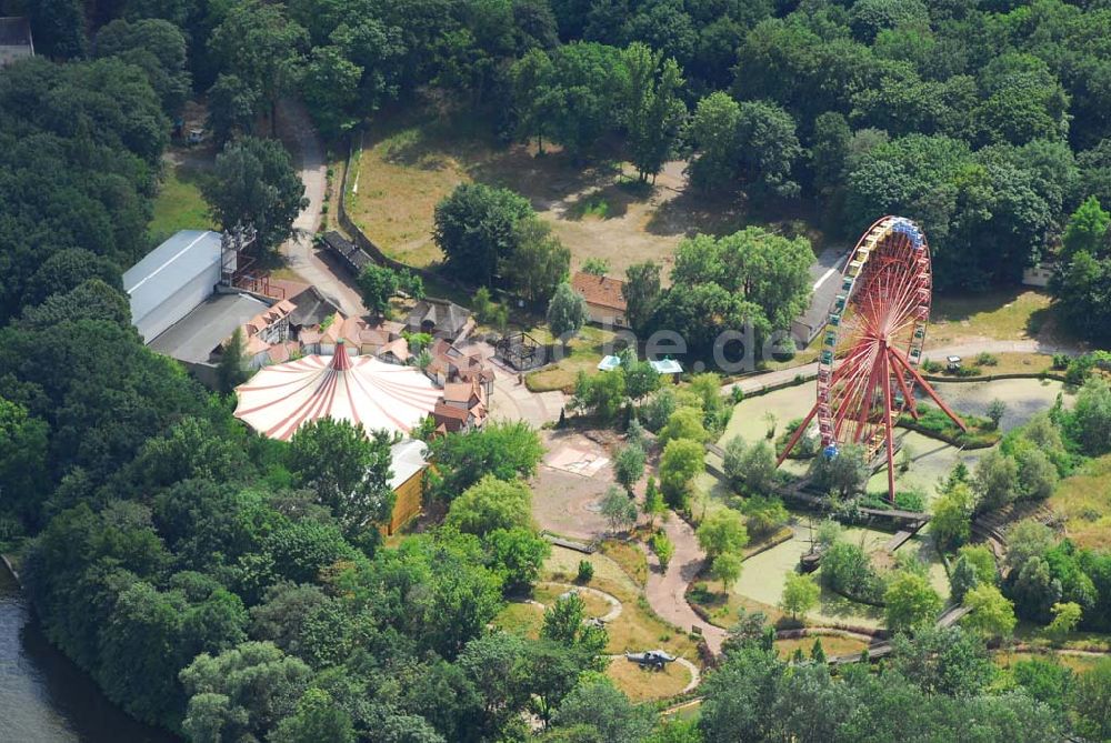 Luftaufnahme Berlin - Blick auf das Gelände des ehem. Spreeparks (Kulturpark Plänterwald) in Treptow-Köpenick