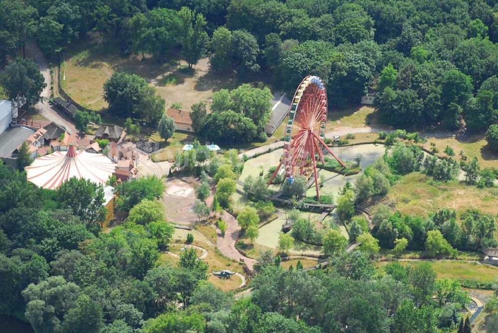 Berlin von oben - Blick auf das Gelände des ehem. Spreeparks (Kulturpark Plänterwald) in Treptow-Köpenick