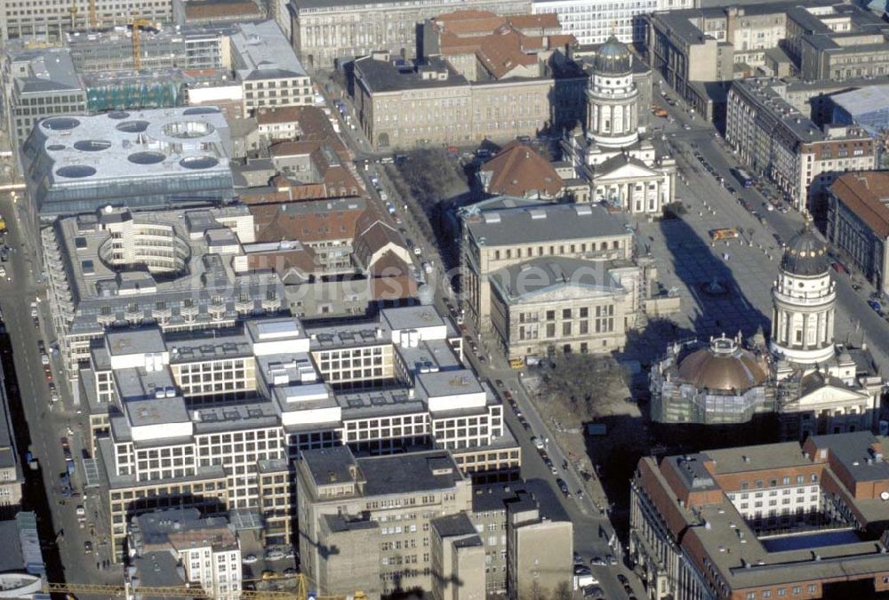 Berlin von oben - Blick auf den Gendarmenmarkt in Berlin-Mitte. 1995