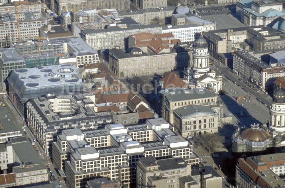 Berlin von oben - Blick auf den Gendarmenmarkt in Berlin-Mitte. 1995