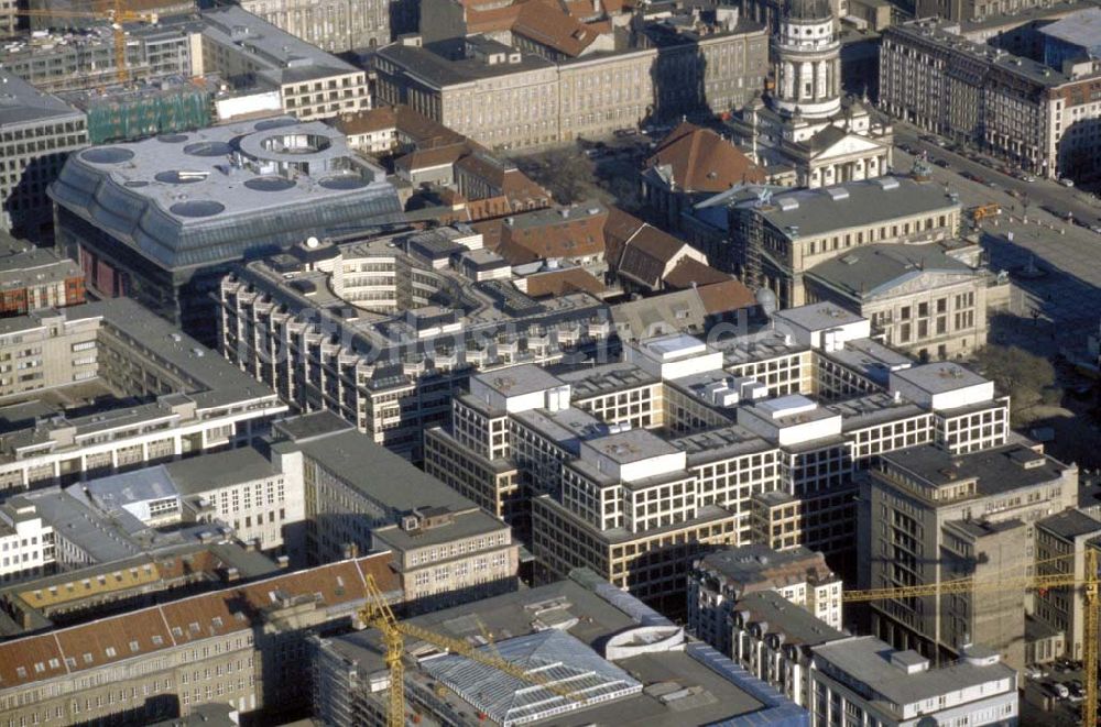 Berlin aus der Vogelperspektive: Blick auf den Gendarmenmarkt in Berlin-Mitte. 1995