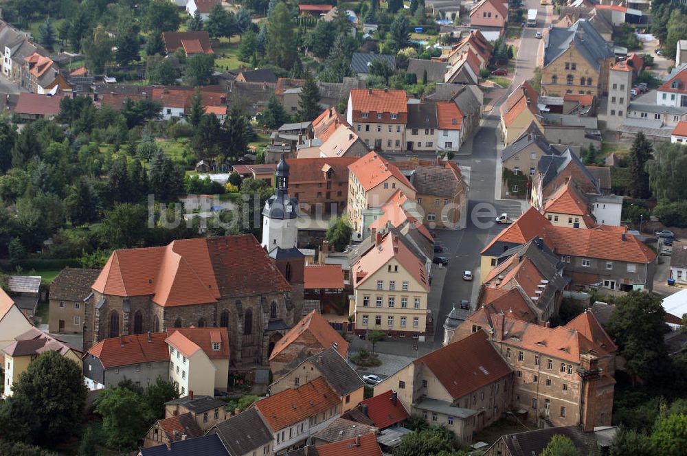 Luftbild Mansfeld - Blick auf die St. Georgskirche in der Lutherstadt Mansfeld