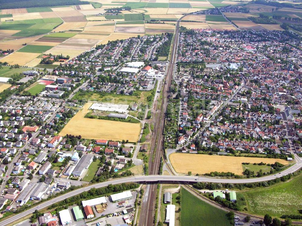 Gernsheim / Hessen von oben - Blick auf Gernsheim (Rhein) mit der Hafenanlagen am Rhein.