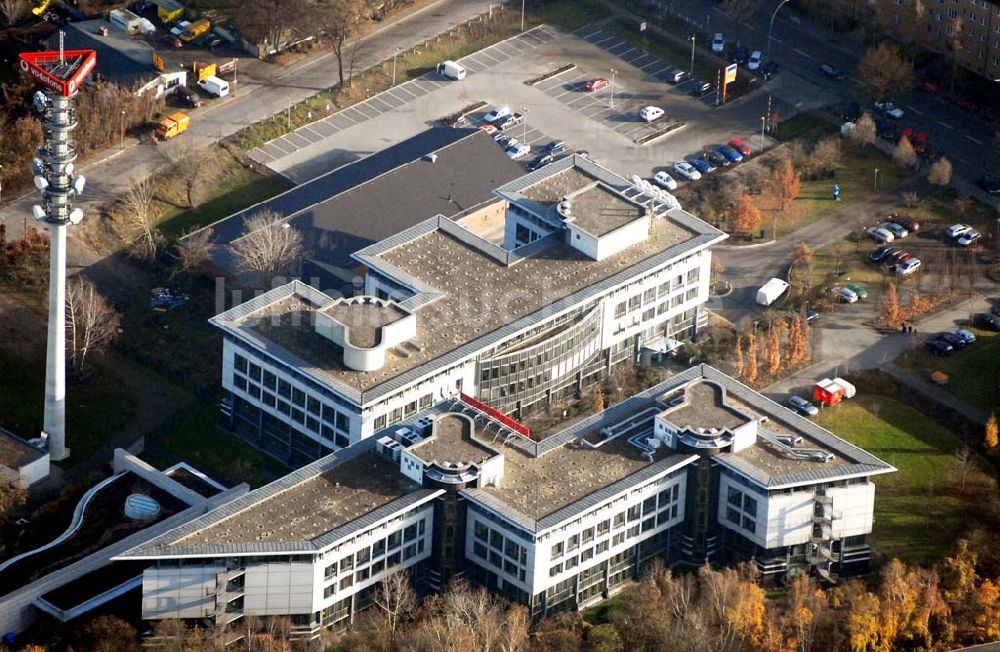 Luftbild Berlin - Blick auf das Geschäftsgeäude von Vodafone/Arcor