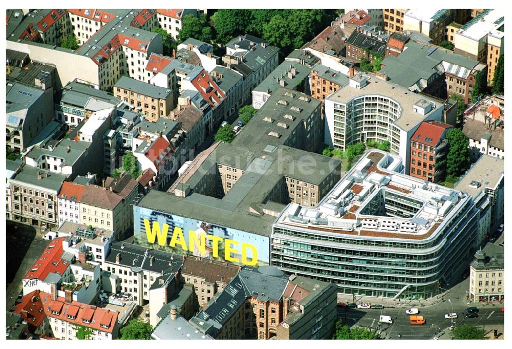 Berlin aus der Vogelperspektive: Blick auf ein Geschäftshaus am Hackischen Markt.