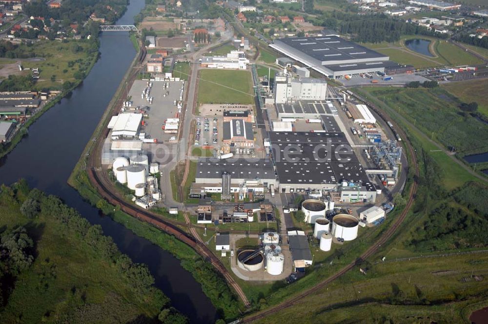 Genthin aus der Vogelperspektive: Blick auf das Gewerbegebiet am Elbe-Havel Kanal