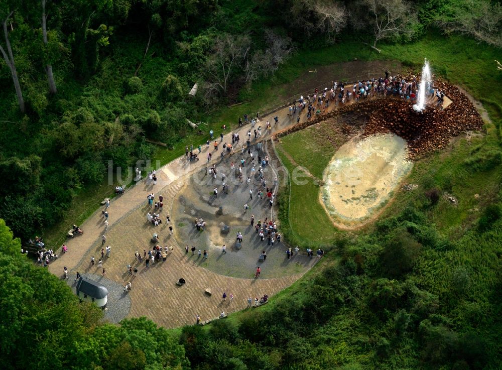 Luftaufnahme Andernach - Blick auf den Geysir auf der Halbinsel Namedyer Werth in Andernach im Bundesland Rheinland-Pfalz