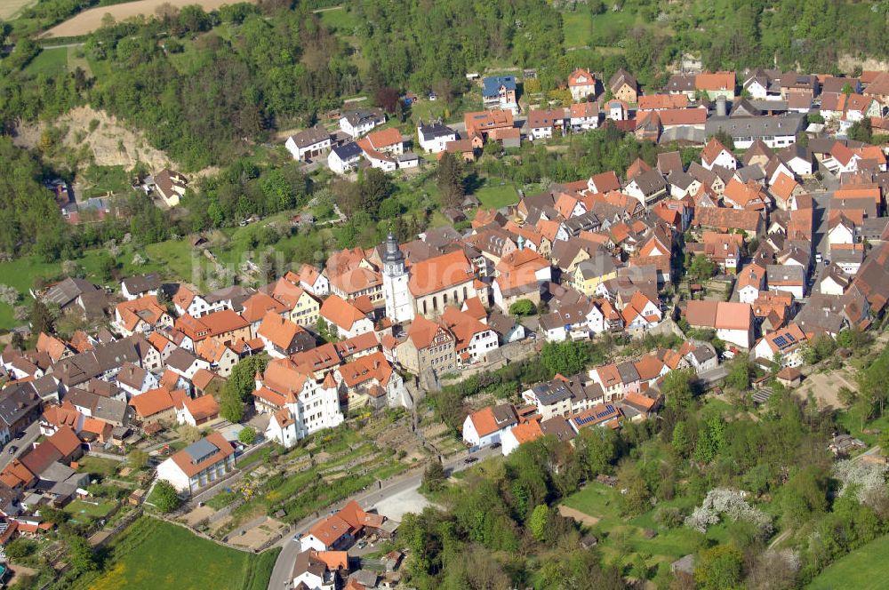 Gochsheim von oben - Blick auf Gochsheim mit der St. Martinskirche sowie dem Rathaus