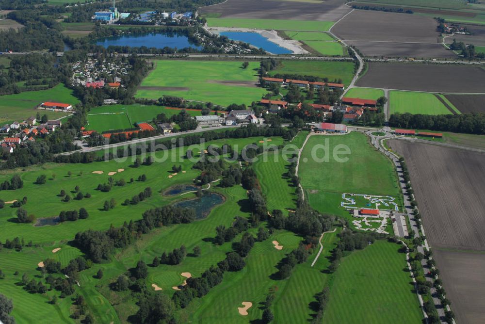 Olching aus der Vogelperspektive: Blick auf den Golfplatz in Olching