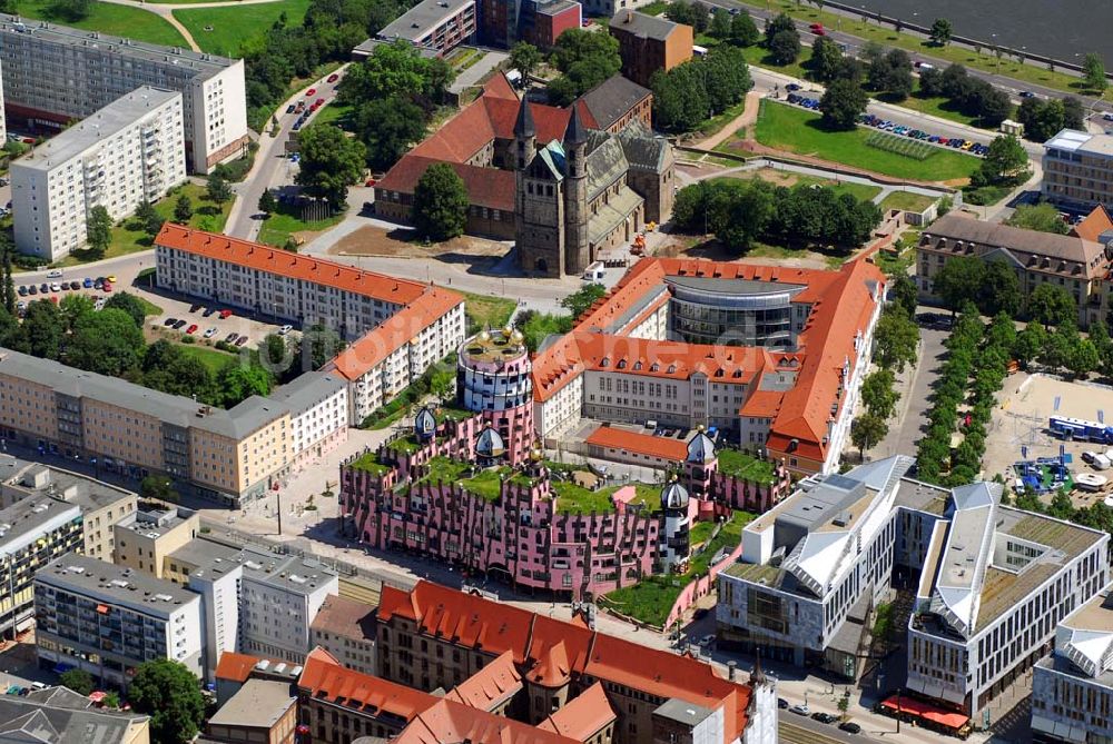 Magdeburg von oben - Blick auf die grüne Zitadelle (Hundertwasserhaus) in Magdeburg