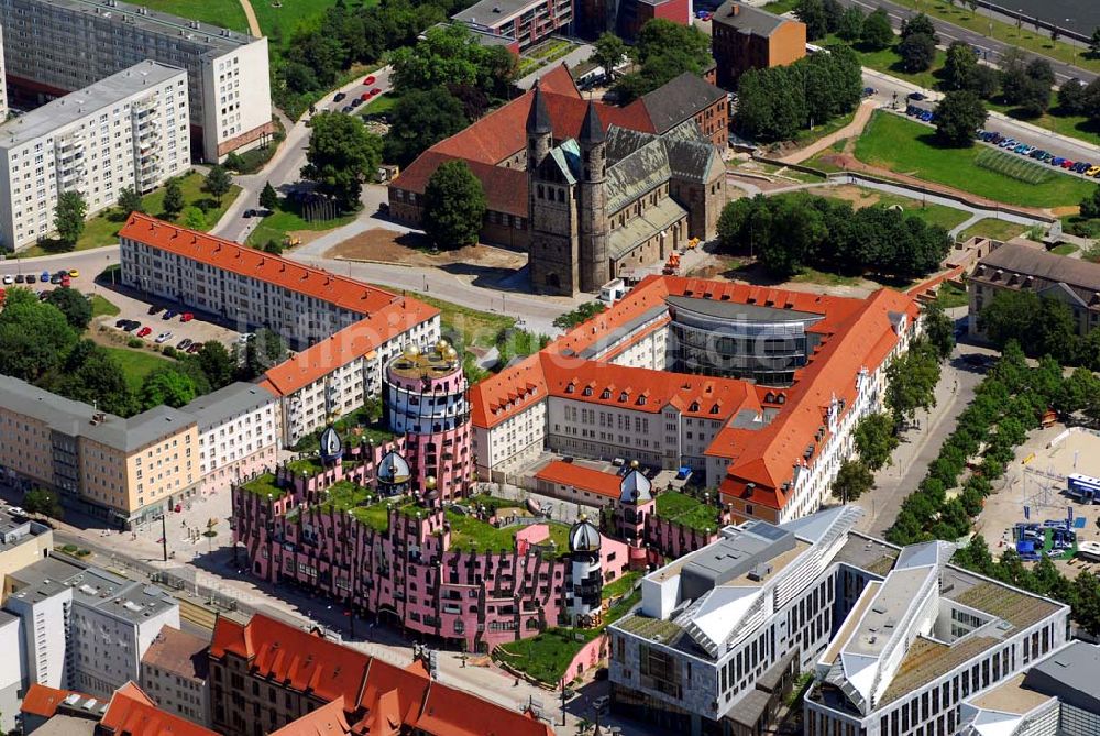 Magdeburg aus der Vogelperspektive: Blick auf die grüne Zitadelle (Hundertwasserhaus) in Magdeburg