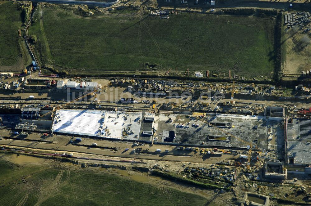 Luftbild SCHÖNEFELD - Blick auf die Großbaustelle Neubau Bahnhof BBI am Flughafen Berlin-Schönefeld.