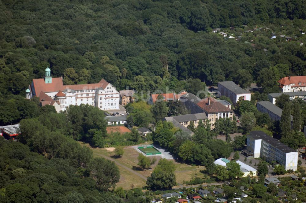 Luftaufnahme Berlin - Blick auf eine Grundschule am Plänterwald in Berlin-Treptow