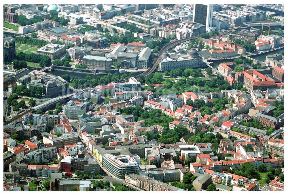 Berlin aus der Vogelperspektive: Blick auf den Hackischen Markt in Berlin-Mitte.