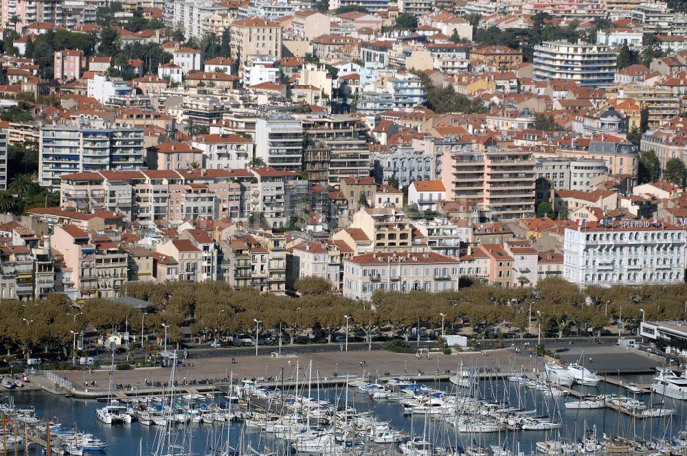 Luftbild Cannes - Blick vom Hafen auf die Stadt Cannes in Frankreich