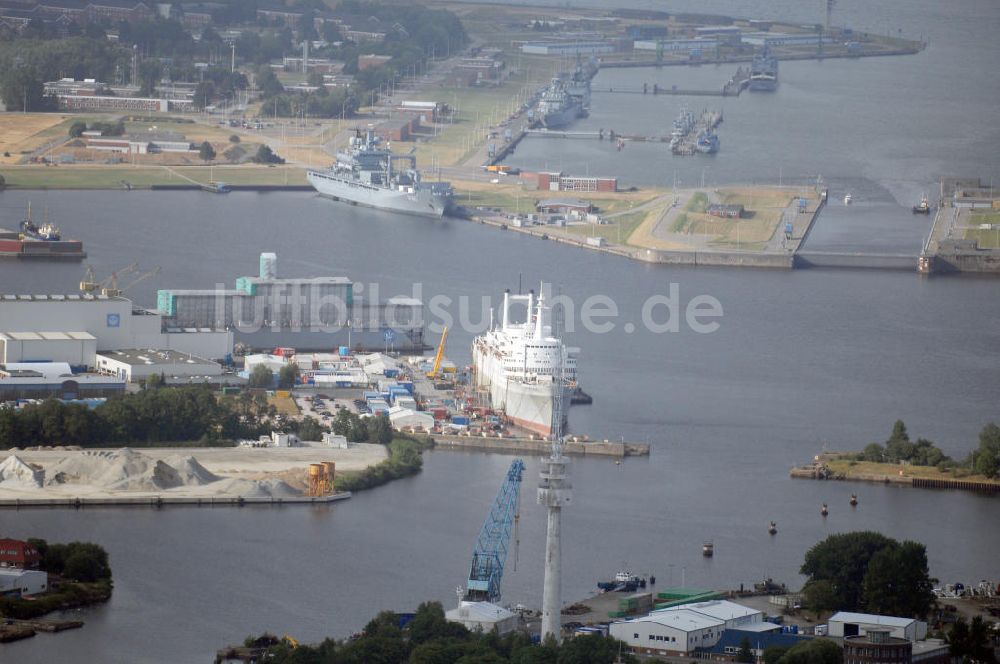 Luftbild Wilhelmshaven - Blick auf den Hafen in Wilhelmshaven