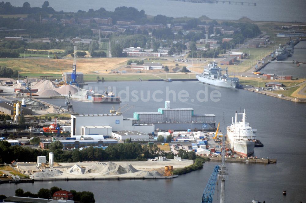 Luftaufnahme Wilhelmshaven - Blick auf den Hafen in Wilhelmshaven