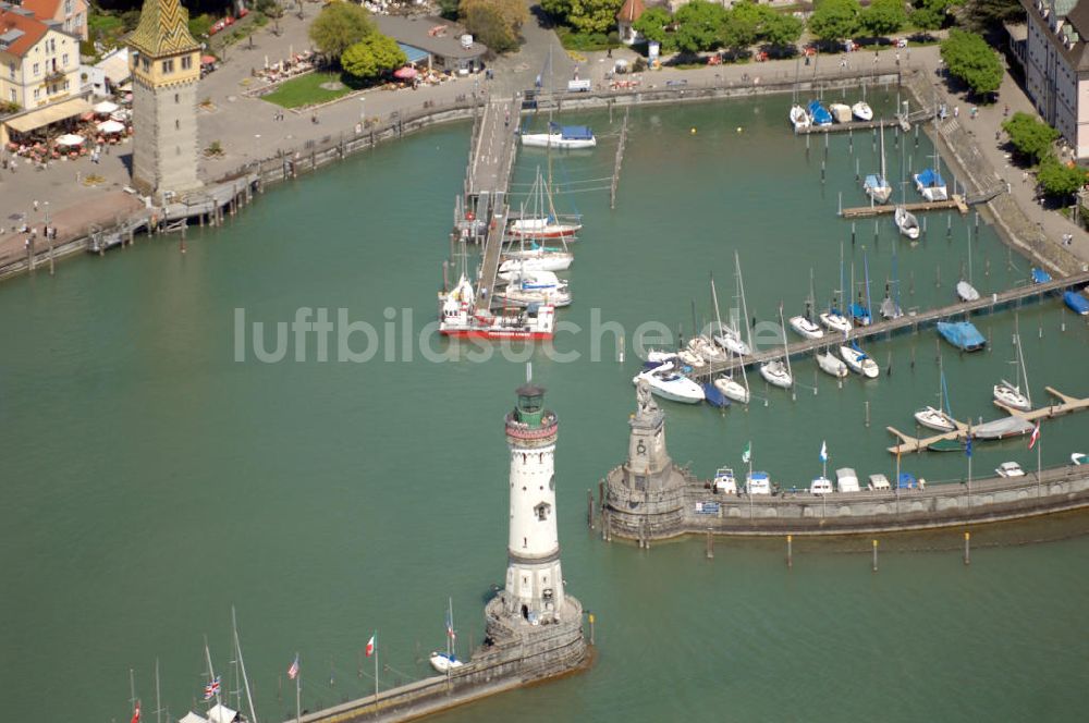 Lindau aus der Vogelperspektive: Blick in die Hafeneinfahrt der Lindau Insel