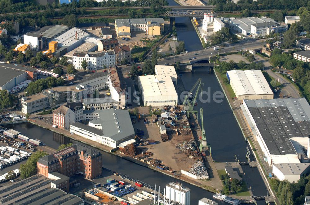 Luftbild Berlin - Blick auf das Hafengelände Neukölln