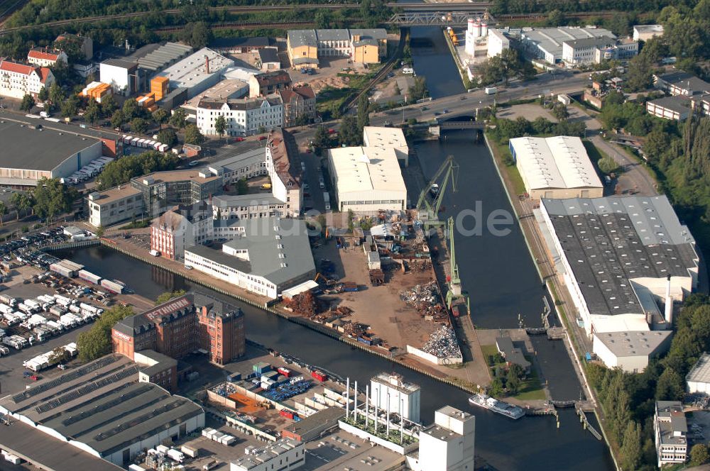 Luftaufnahme Berlin - Blick auf das Hafengelände Neukölln in Berlin