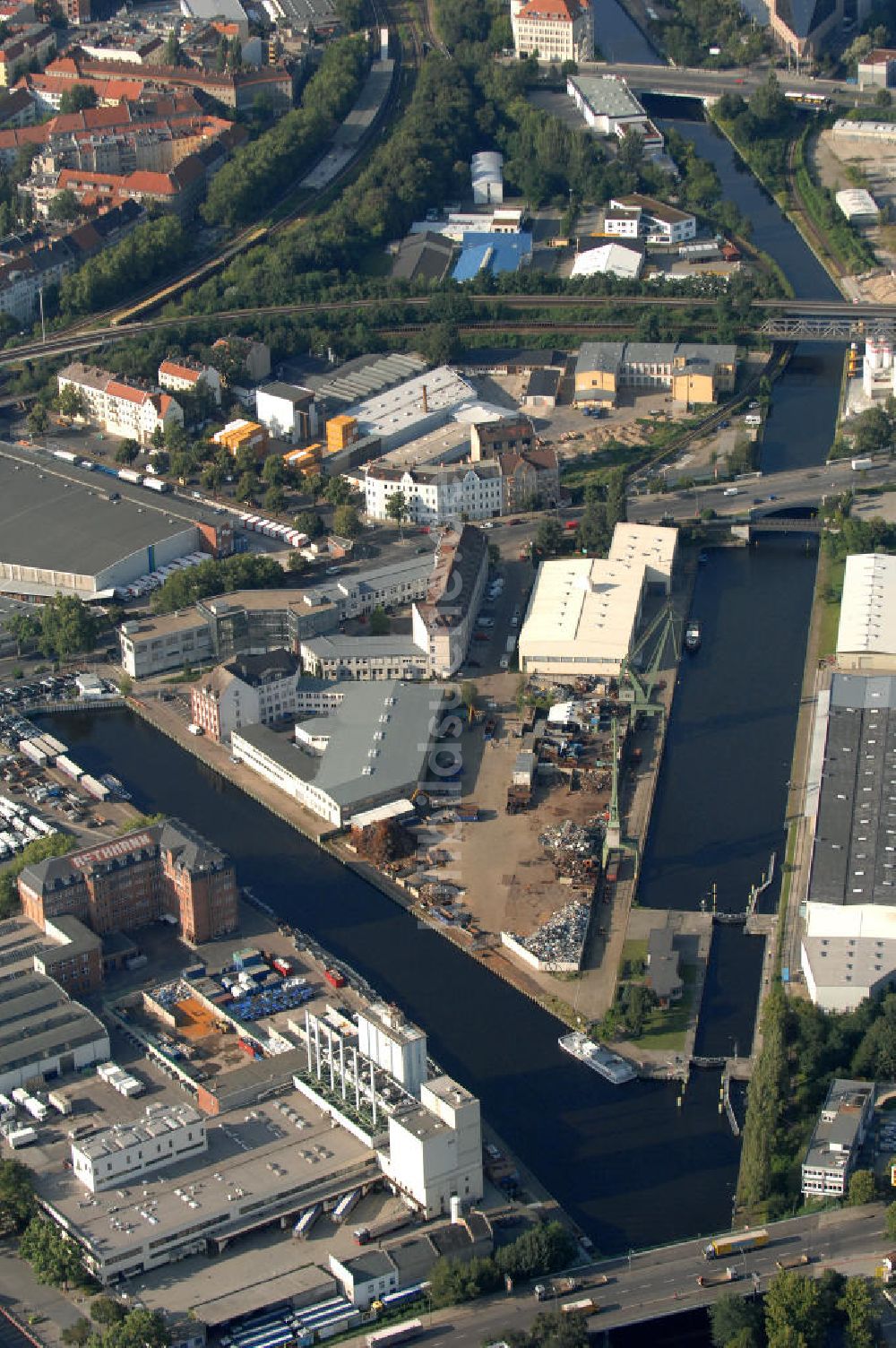 Berlin von oben - Blick auf das Hafengelände Neukölln in Berlin