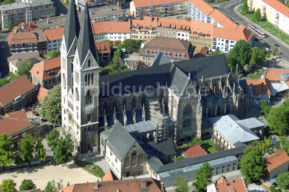 HALBERSTADT aus der Vogelperspektive: Blick auf den Halberstädter Dom St. Stephanus und St. Sixtus in Halberstadt