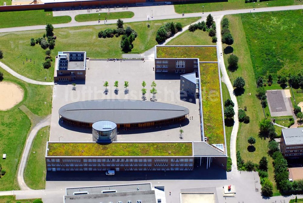 Magdeburg aus der Vogelperspektive: Blick auf das Hallenbad Olvenstedt in Magdeburg