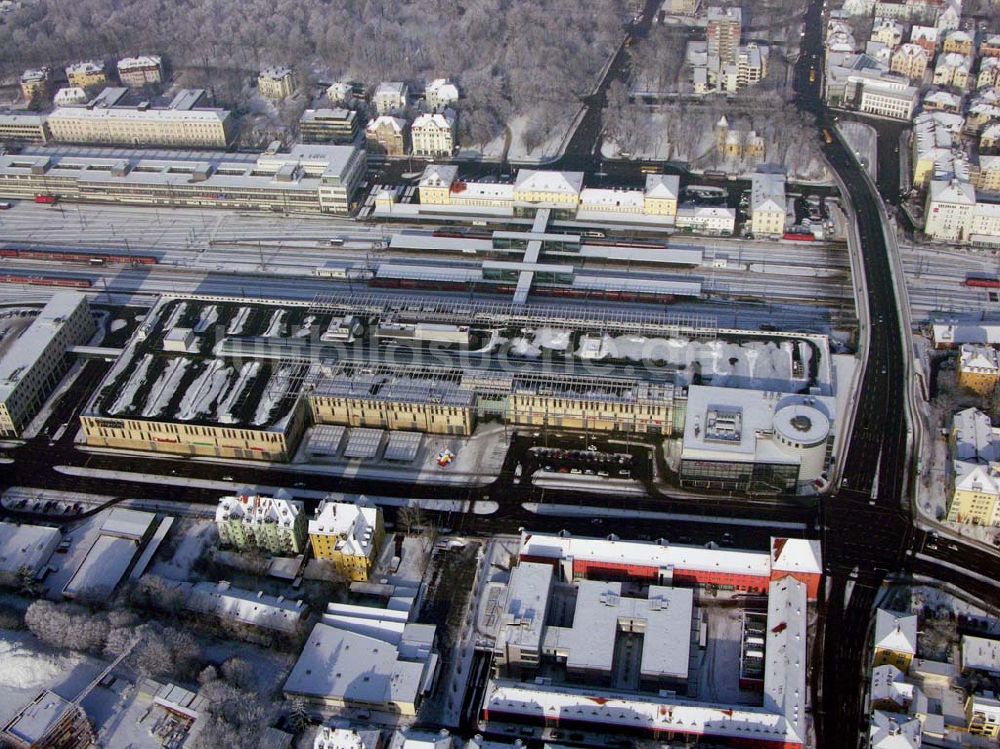 Regensburg / Bayern von oben - Blick auf den Hauptbahnhof und die Regensburg Arcaden