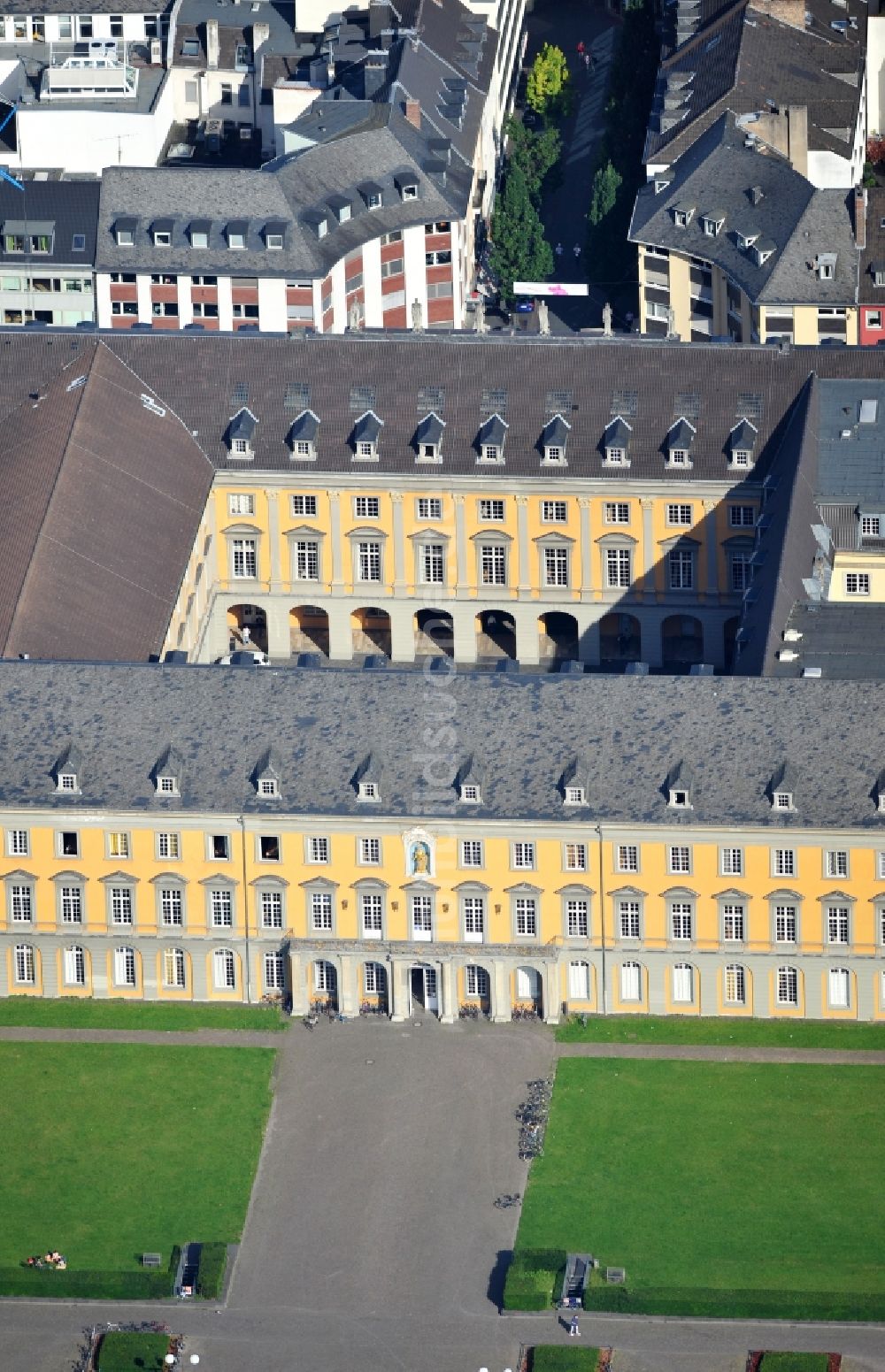 Luftbild Bonn - Blick auf das Hauptgebäude der Rheinischen Friedrich-Wilhelms-Universität Bonn im Bundesland Nordrhein-Westfalen