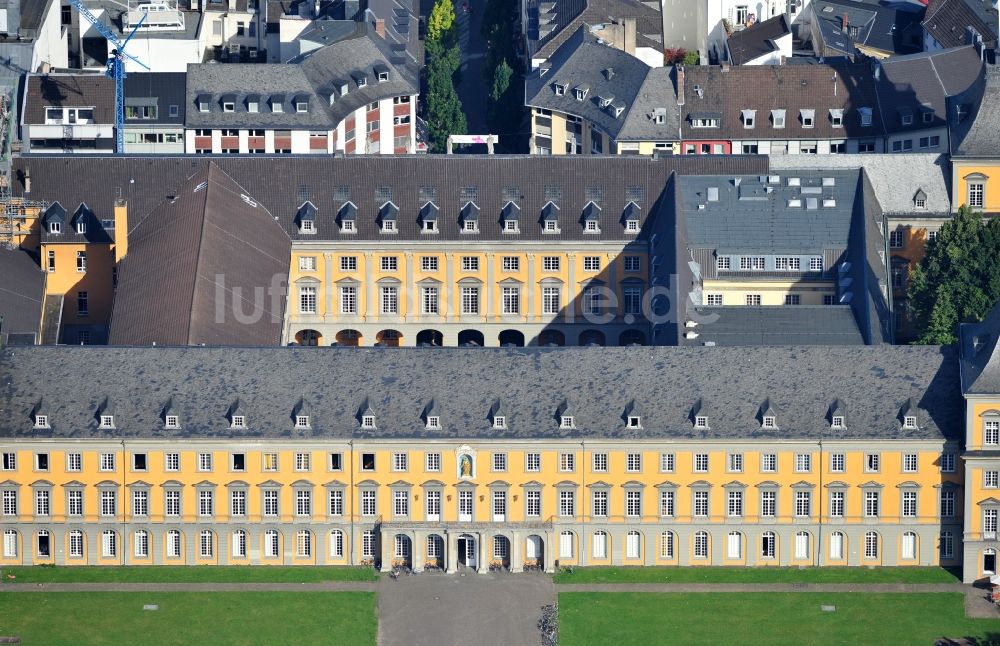 Bonn aus der Vogelperspektive: Blick auf das Hauptgebäude der Rheinischen Friedrich-Wilhelms-Universität Bonn im Bundesland Nordrhein-Westfalen