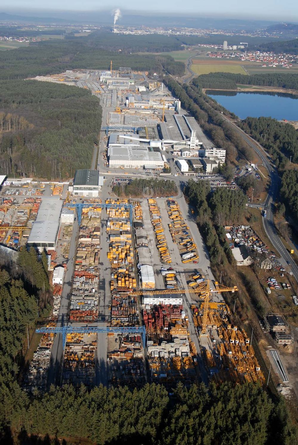 Luftbild Sengenthal bei Neumarkt Obpf. - Blick auf den Hauptsitz der Max Bögl Bauunternehmung GmbH in Neumarkt / Sengenthal