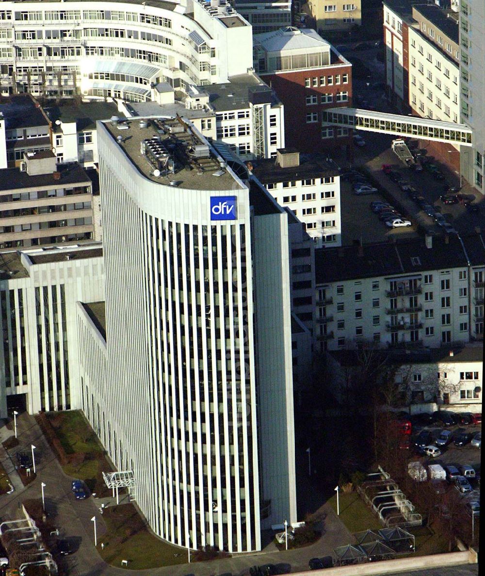 Luftaufnahme Frankfurt Main / Hessen - Blick auf das Haus der Verlagsgruppe Deutscher Fachverlag (dvf)