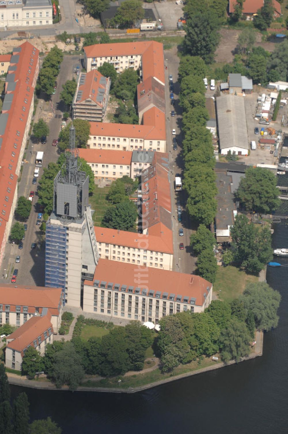 Potsdam aus der Vogelperspektive: Blick auf das Havelufer und die Residenz Heilig Geist Park Potsdam