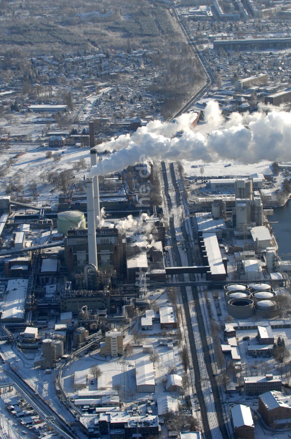 Luftaufnahme Berlin - Blick auf das Heizkraftwerk Klingenberg an der Köpenicker Chaussee in Berlin-Rummelsburg