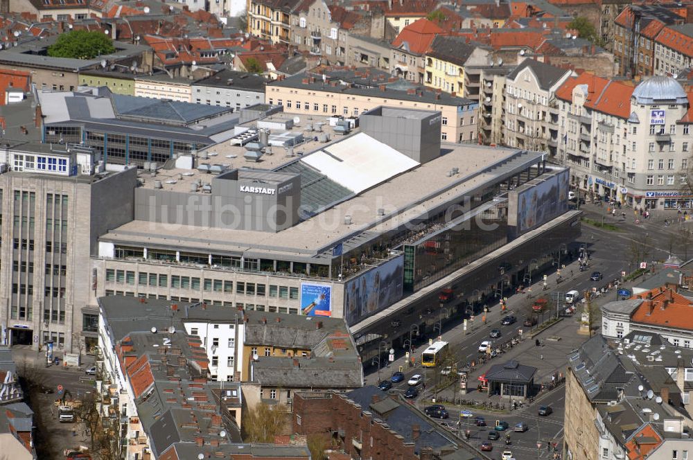 Luftbild Berlin - Blick auf den Hermannplatz mir dem Karstadt-Kaufhaus