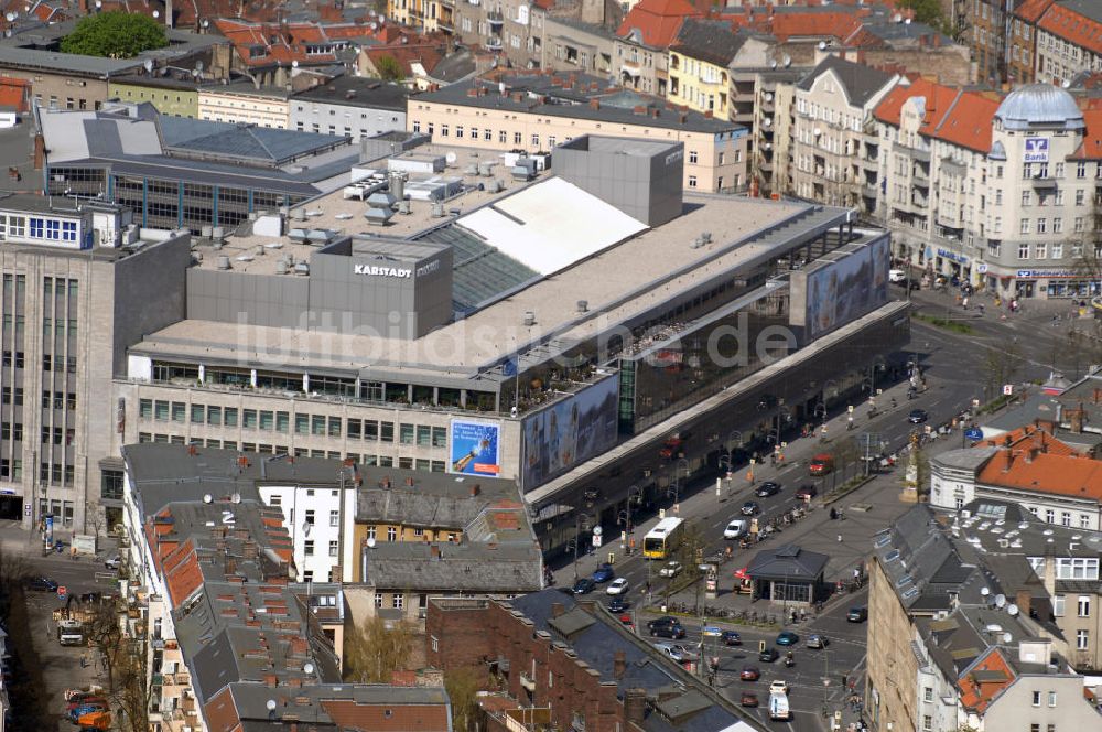 Luftbild Berlin - Blick auf den Hermannplatz mir dem Karstadt-Kaufhaus