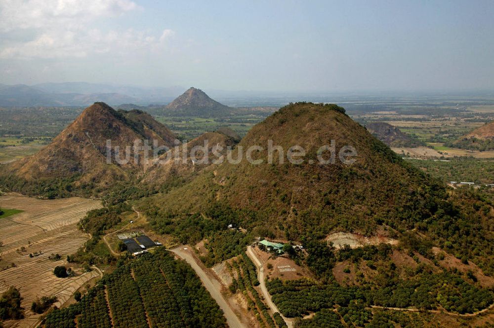 Angeles von oben - Blick auf eine Hügellandschaft südlich von Mansataren