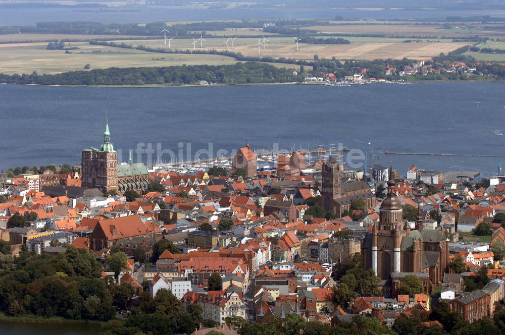 Stralsund von oben - Blick auf das historische Stadtzentrum der alten Hansestadt Stralsund