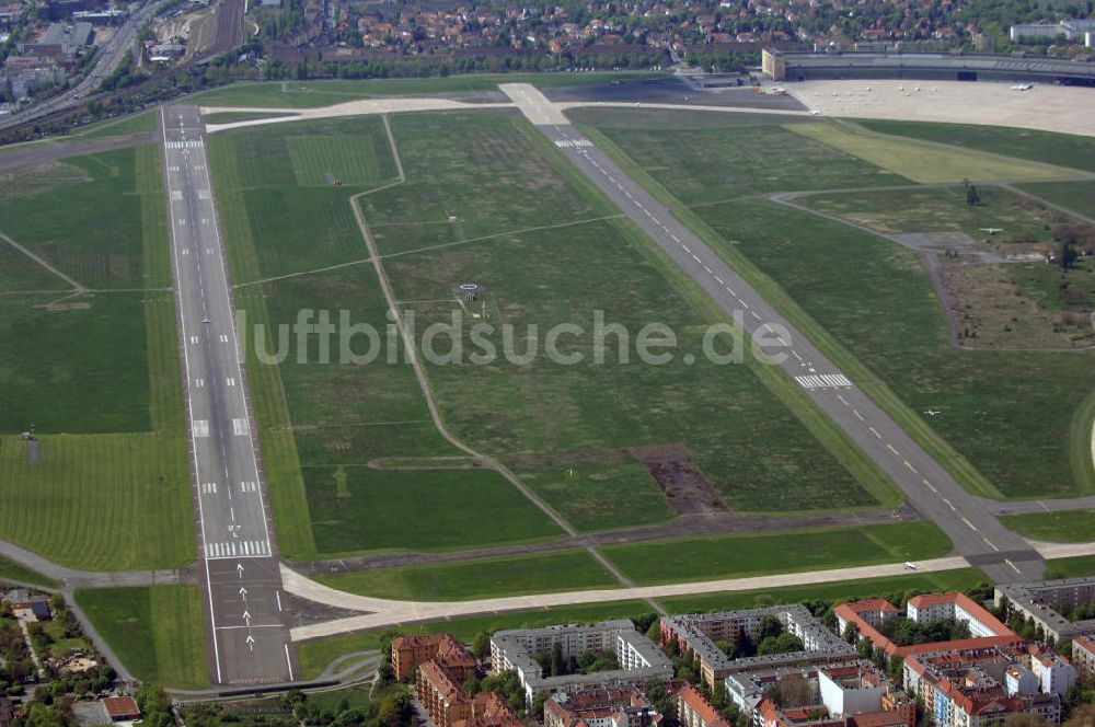 Berlin aus der Vogelperspektive: Blick auf den historischen Flughafen Berlin-Tempelhof