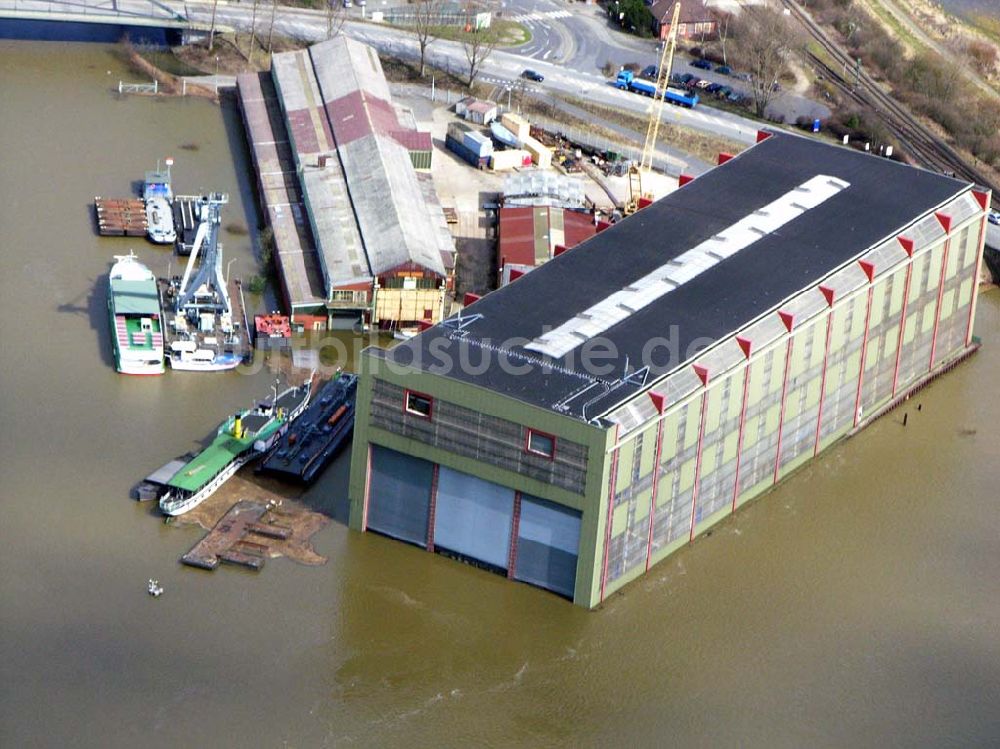 Lauenburg aus der Vogelperspektive: Blick auf die Hitzler Werft GmbH in Lauenburg