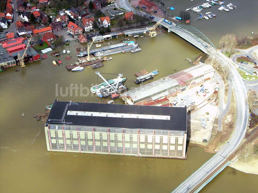 Luftbild Lauenburg - Blick auf die Hitzler Werft GmbH in Lauenburg