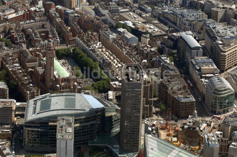 Luftaufnahme London - Blick auf das Hochhaus Portland House in London