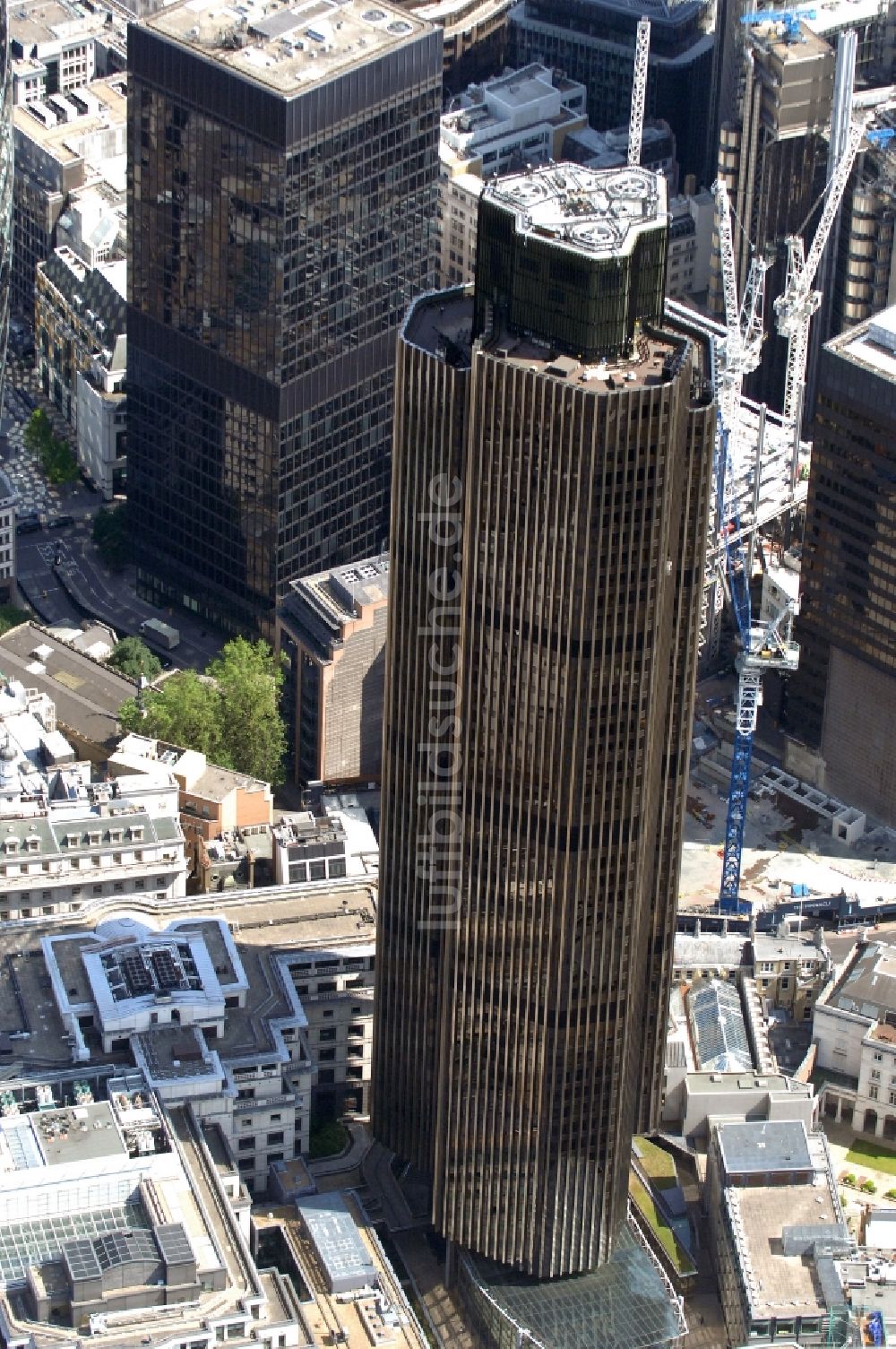 Luftaufnahme London - Blick auf das Hochhaus Tower 42 in London